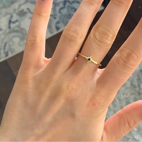 Elegant Goldplated over Sterling Silver Ring with Onyx Gemstone Sz 7 - Picture 2 of 4